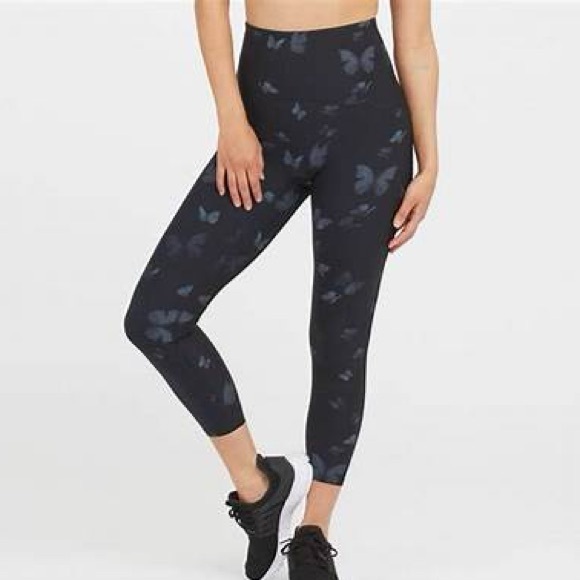 NWT - SPANX Womens Booty Boost Active 7/8 Leggings, Midnight Butterfly - XS - Picture 6 of 6